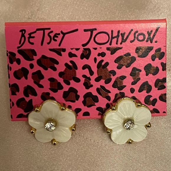Betsey Johnson flower post earrings. NWT, unworn. - Picture 5 of 5